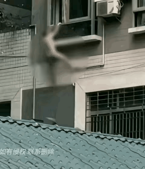 还好，楼层不高，此刻比跳下去还难受，这样也撑不了半小时，事已至此，要不还是爬上去