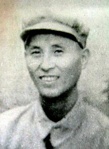 1941年，谢育才夫妇被捕，在狱中生下一个儿子，为逃出去，夫妻二人将儿子遗弃，越