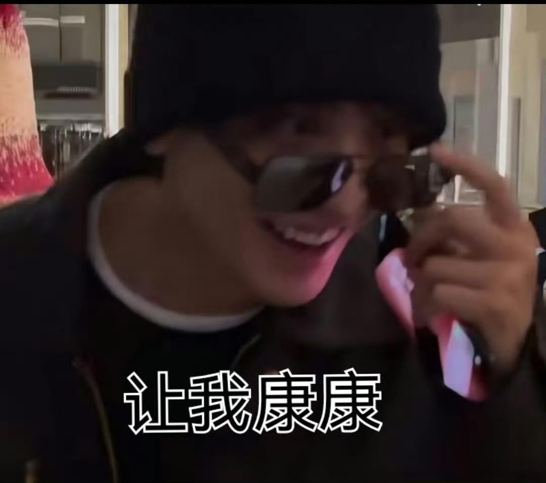 常华森回应在机场偶遇白鹿常华森回应机场偶遇白鹿，俩人都戴着墨镜还天黑，临登机远远