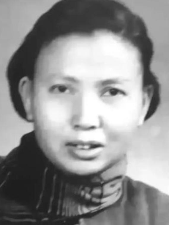 1941年，21岁的女战士莫林被活埋前，敌人竟突然问：“你认识莫林吗？”莫林一听