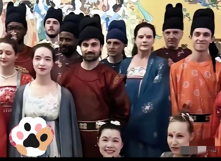 春晚非要搞国际范儿？老百姓要的是地道年味儿，不是洋文化杂烩！

网友提议春晚立马