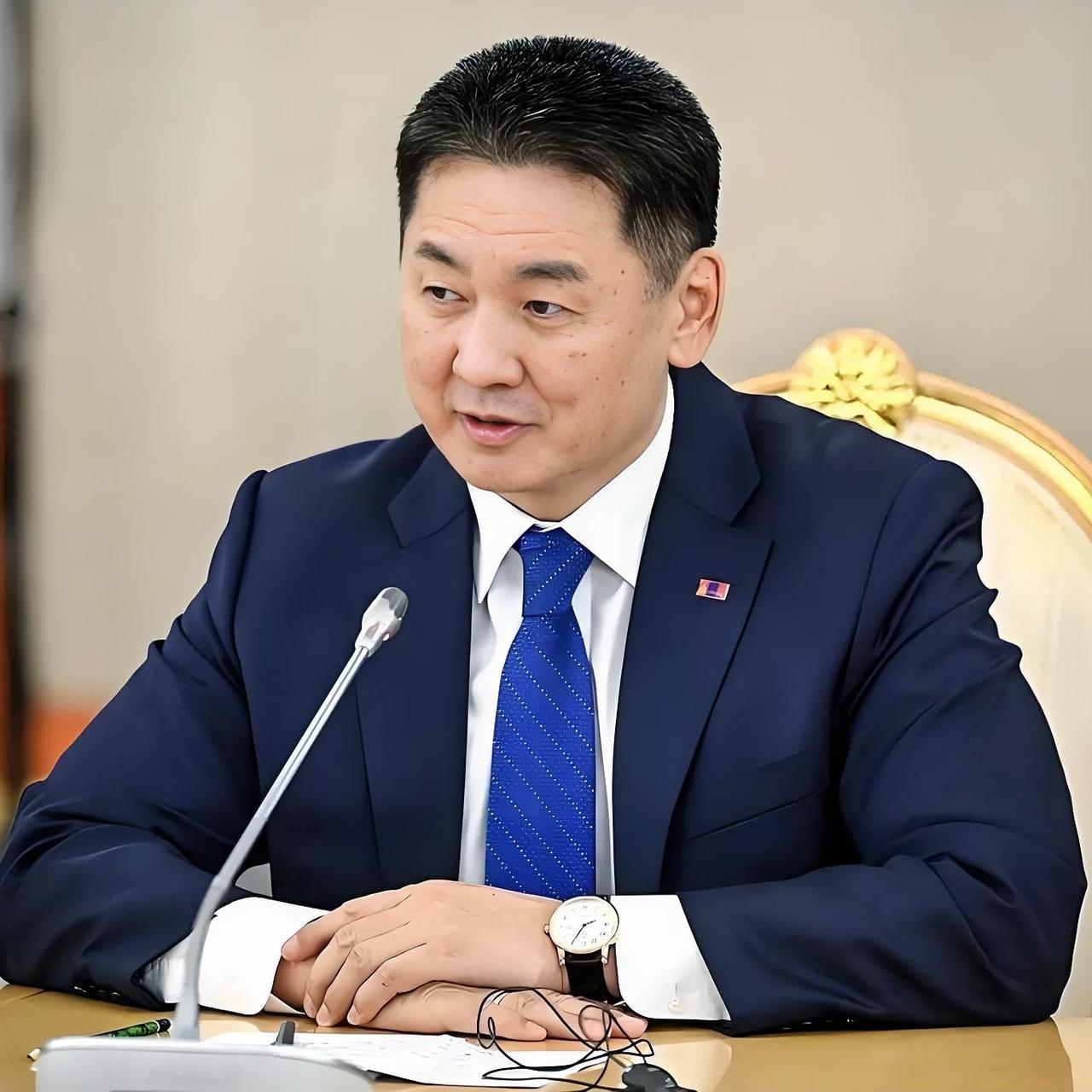 近日，蒙古国总统呼日勒苏赫作出承诺：对华友好是蒙古国外交政策的首要方针，蒙古国绝