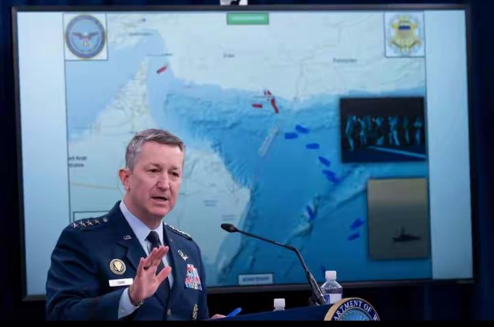 霍尔木兹海峡24小时反转：19艘船闯关后再封锁，印度油轮遭袭，美扬言全球扣伊朗商