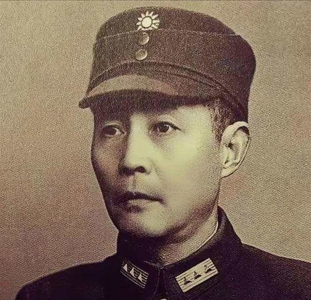 1927年，钱大钧追求欧阳藻丽，遭到她父亲反对。想不开的钱大钧走在街上，突然掏出