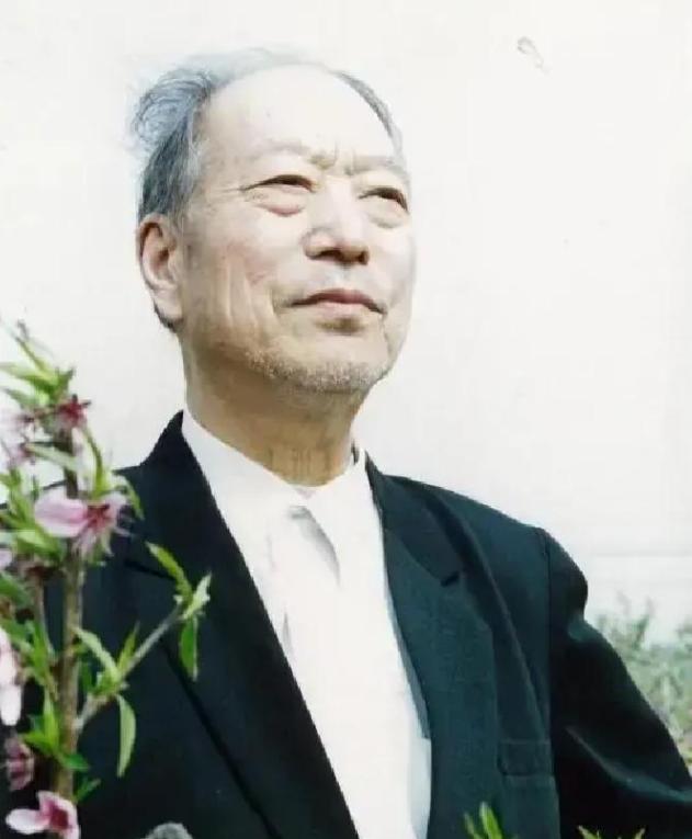 80年代，兰考的四个农民长途跋涉，去往新安监狱探监。在门口，监管人员问："你们来