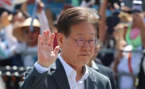 外媒8月24日报道：“韩国总统李在明将不出席9月3日在北京举行的中国抗战胜利阅兵