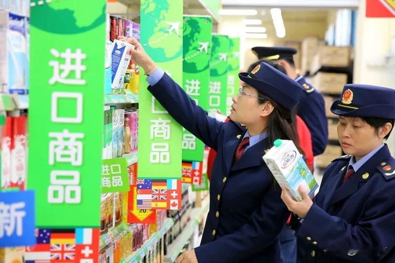 14种“进口”奶制品产自河南某出租房 14种“进口”奶制品
产自河南某出租房
1