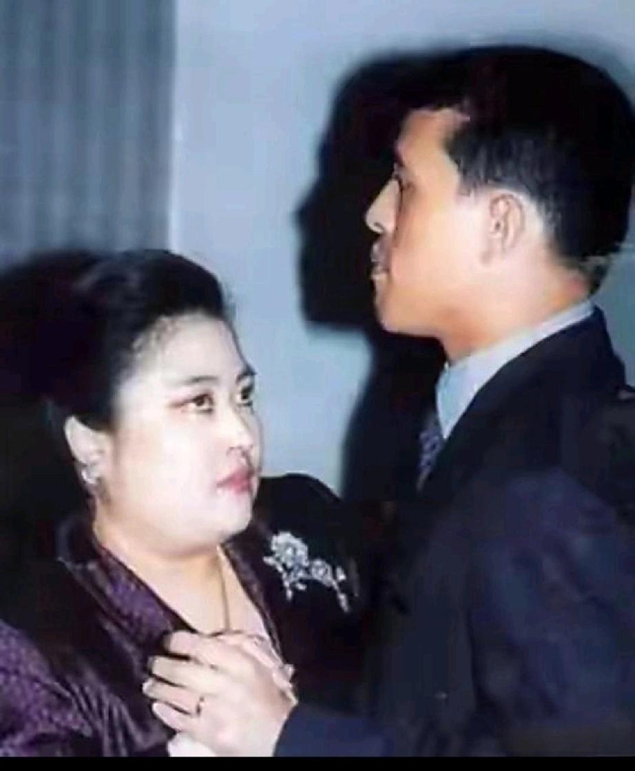 看泰王玛哈这一副趾高气扬、高高在上的样子，让人产生想揍人的冲动。
颂莎瓦丽出身显