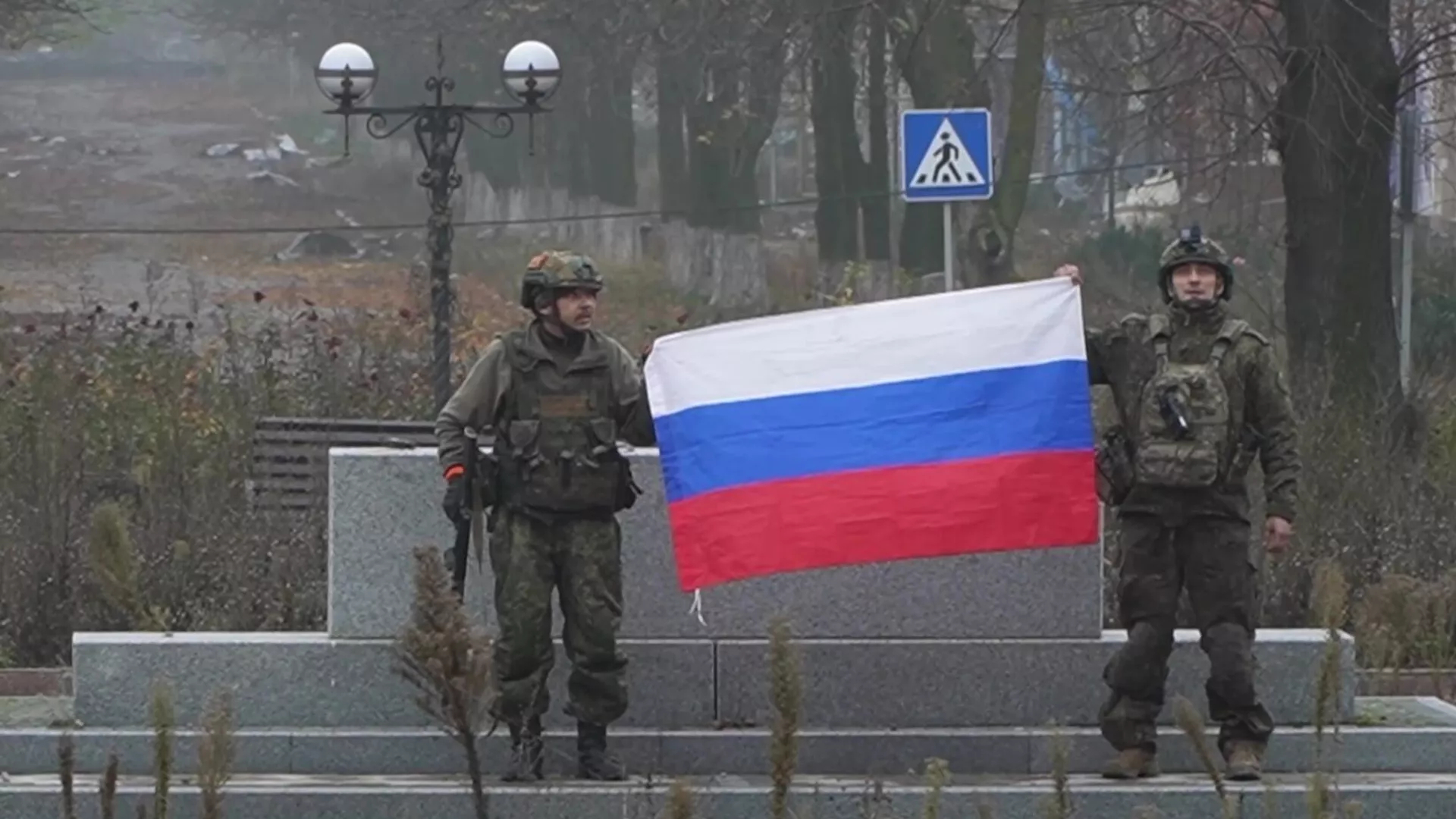 【俄防长：解放红军城为顿巴斯最后攻势铺平道路】俄罗斯国防部长别洛乌索夫在俄罗斯国