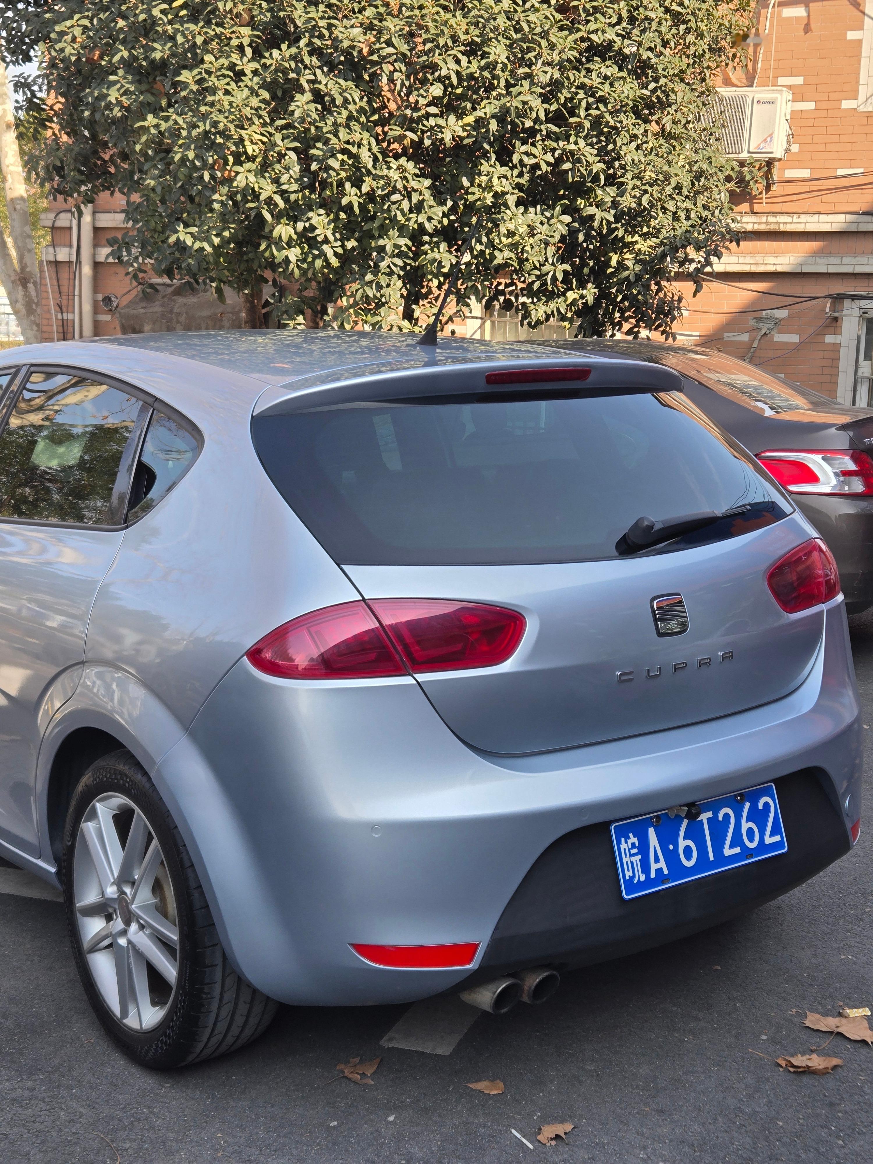 摄像小哥2万块钱的死小鸡，小整一下，真的挺性感。 