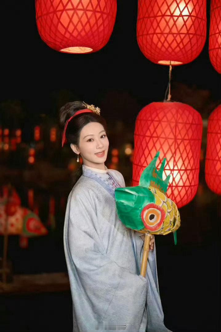 韩东君回应杨紫缺席 韩东君称呼杨紫是大女主 哇哇哇哇。没想到韩东君居然这么体贴啊