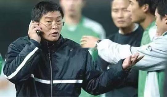 北京国安国安 人在做天在看 20多年前那支硬刚到底的球队，今日依旧。国安发文人在