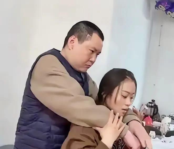 破防了！江苏一男子车祸后成了植物人，妻子掏空家底不肯放手，婆婆抹泪劝：“拔了吧，