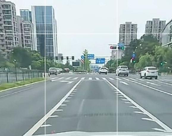 跑萧山城区开车，相信不少司机都领教过可变车道。尤其高架上下口周边路口，可变车道占