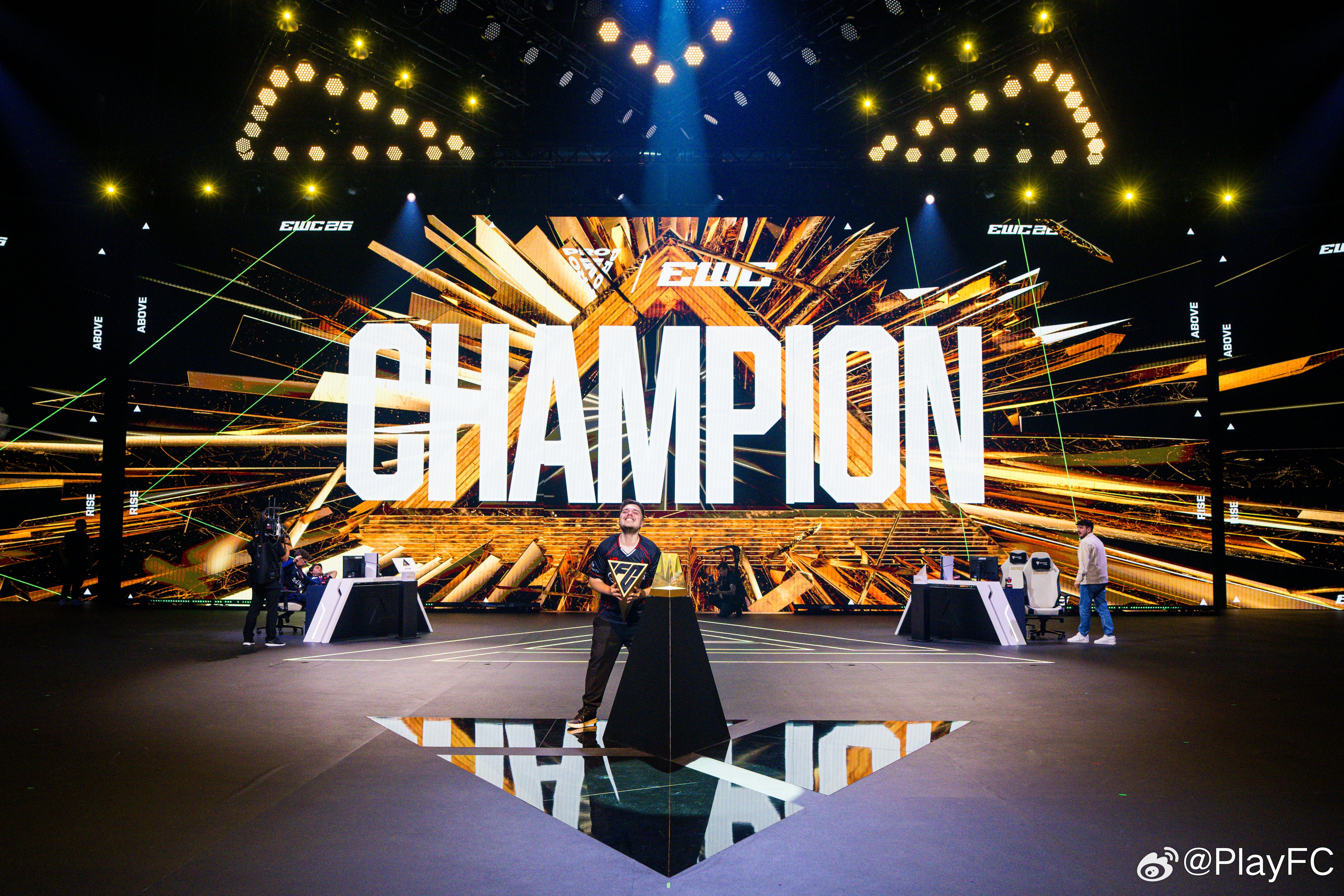 在昨晚结束的FC Pro World Championship世界总决赛中RvP