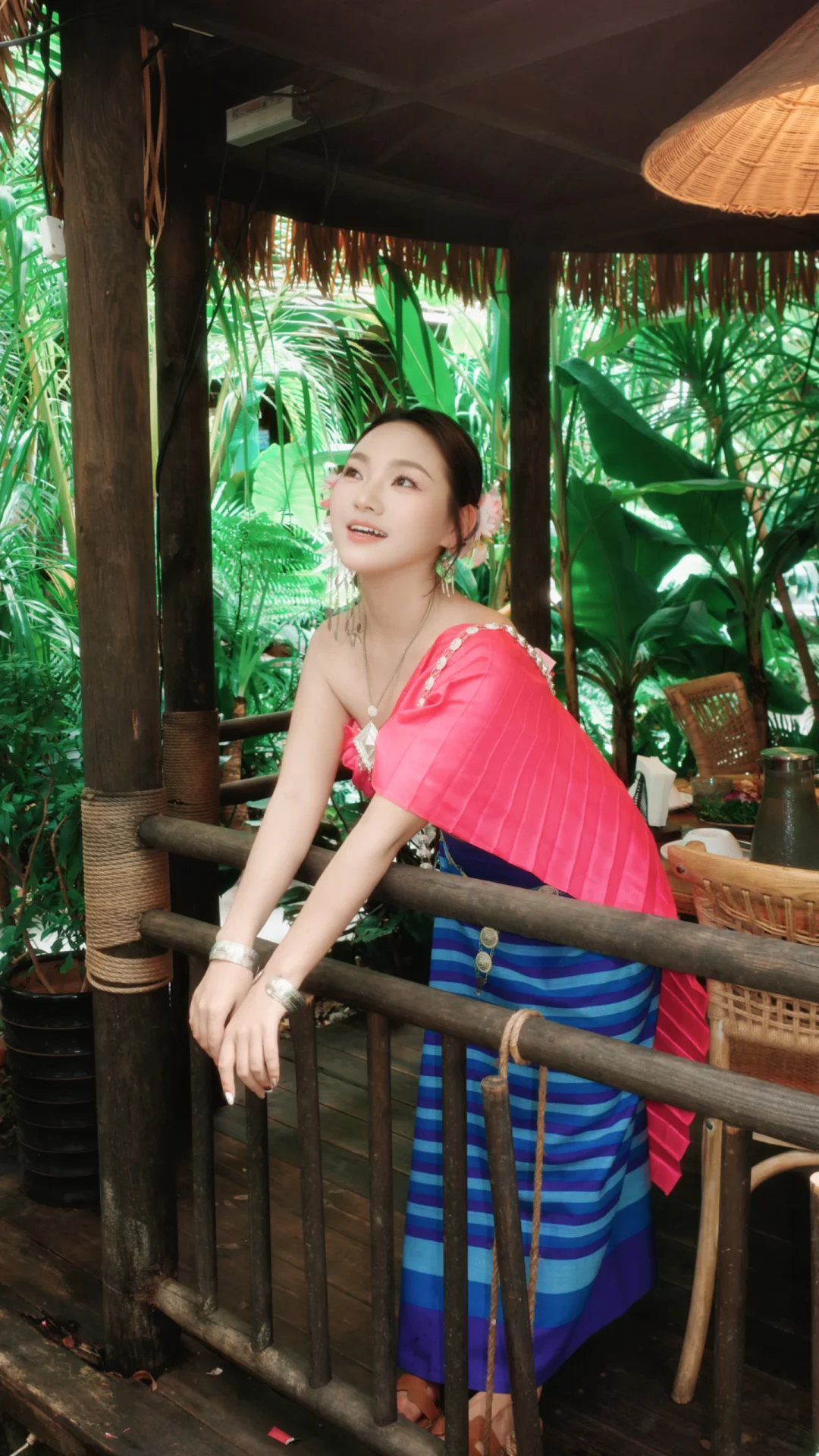 版纳你也太会了！把餐厅搬到热带雨林里🌴
