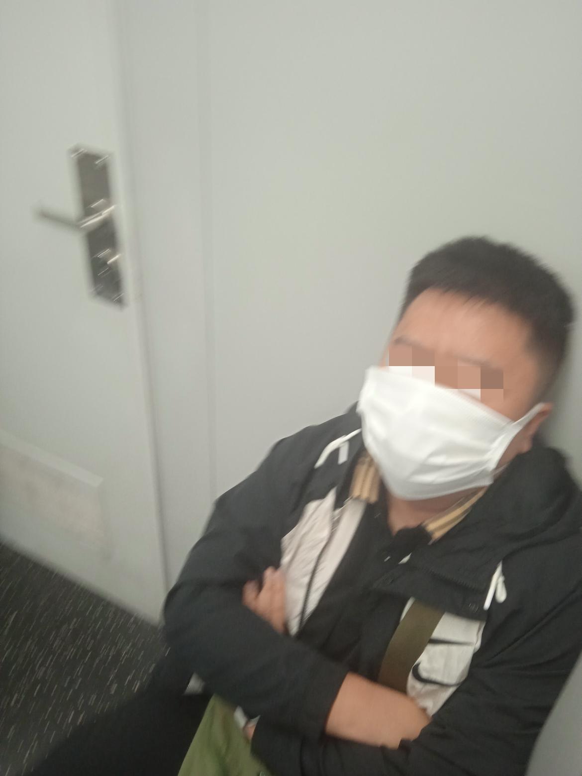 今儿咱们接着唠北京顺义地铁15号线的小马扎现象哈，经过这段时间的曝光，小马扎乱象