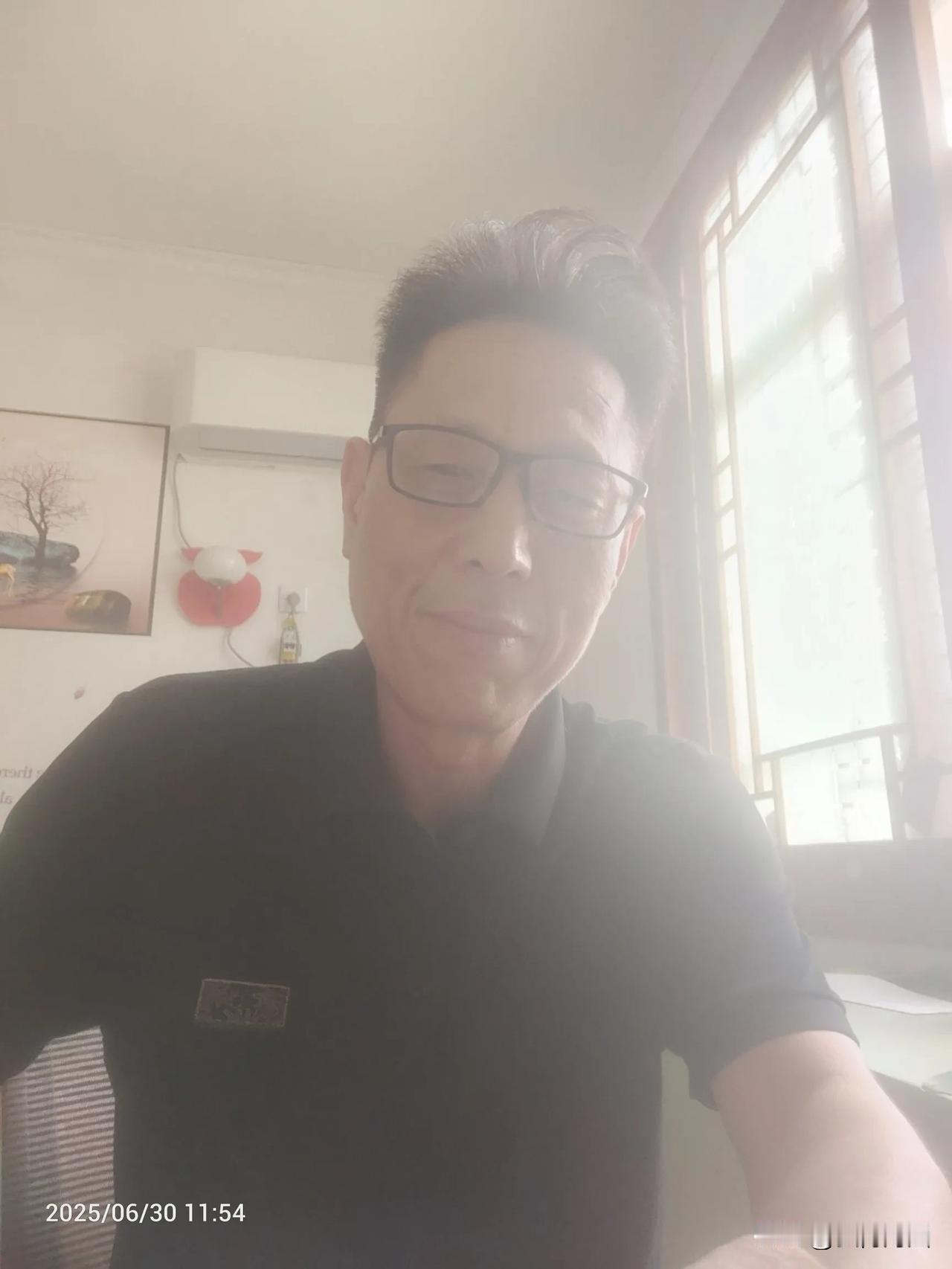 64年，一老龙🐉男，退休半年，入不敷出，食不果腹，现在广东佛山打螺丝，搬砖🧱