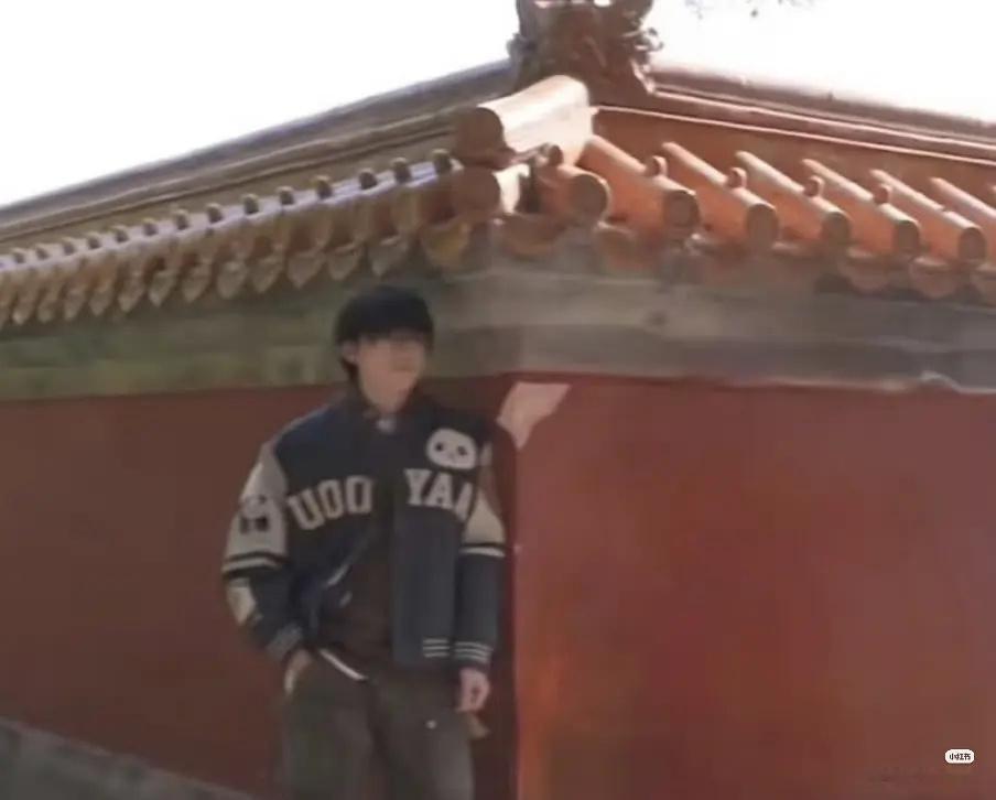 粉丝把墙都磨白了