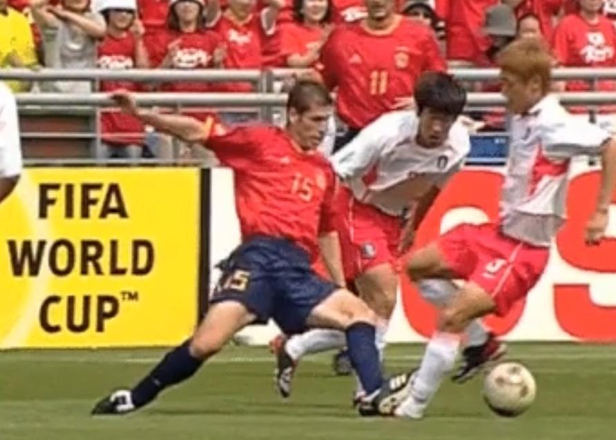 韩煤报道，无VAR时代的判罚迷局，2002年韩日世界杯韩国与西班牙比赛争议真相！