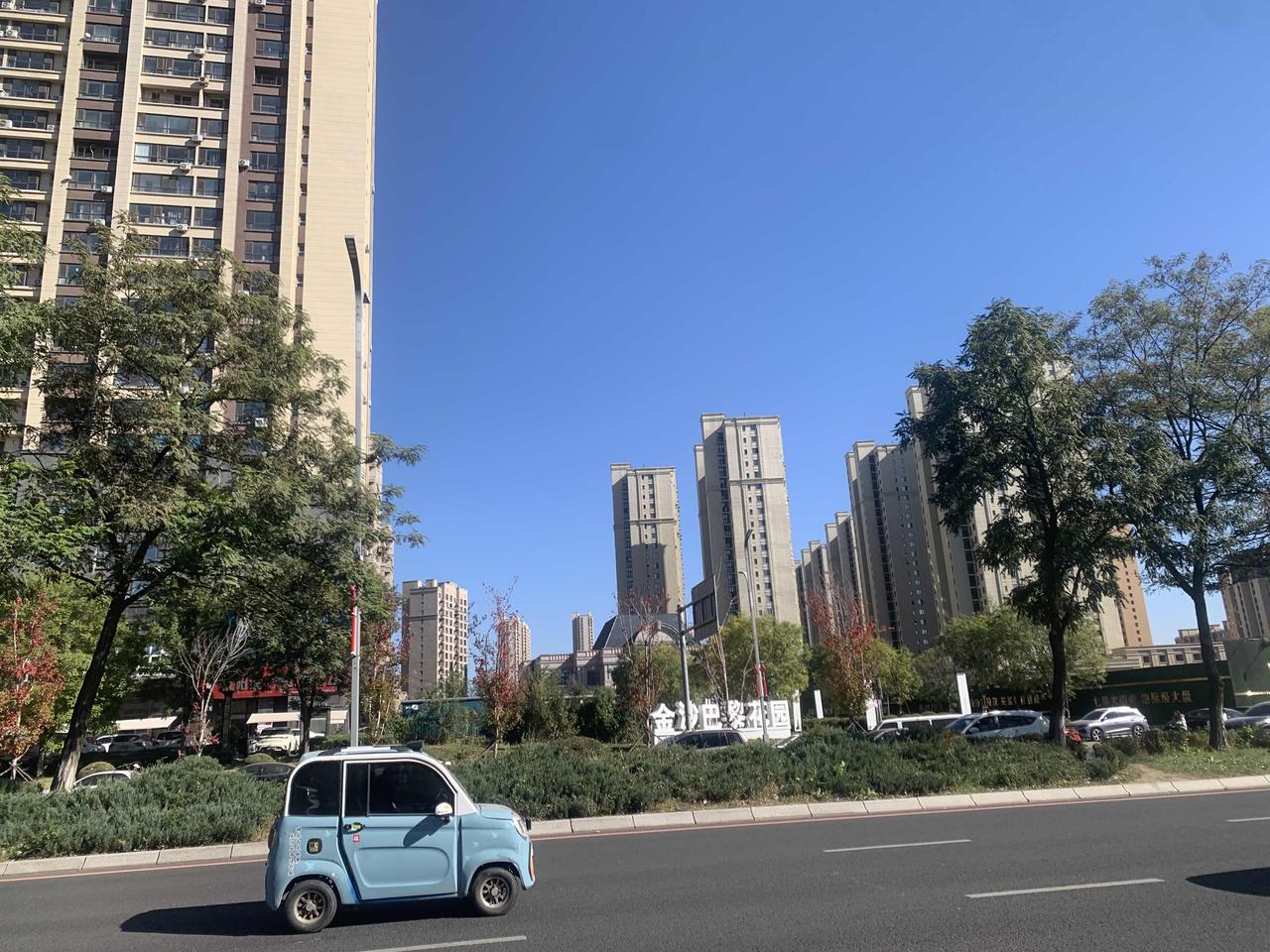 即兴赋诗一首，严重抨击社会不良风气

无题
犬子求学资不足，
老父罹疾被遣归。