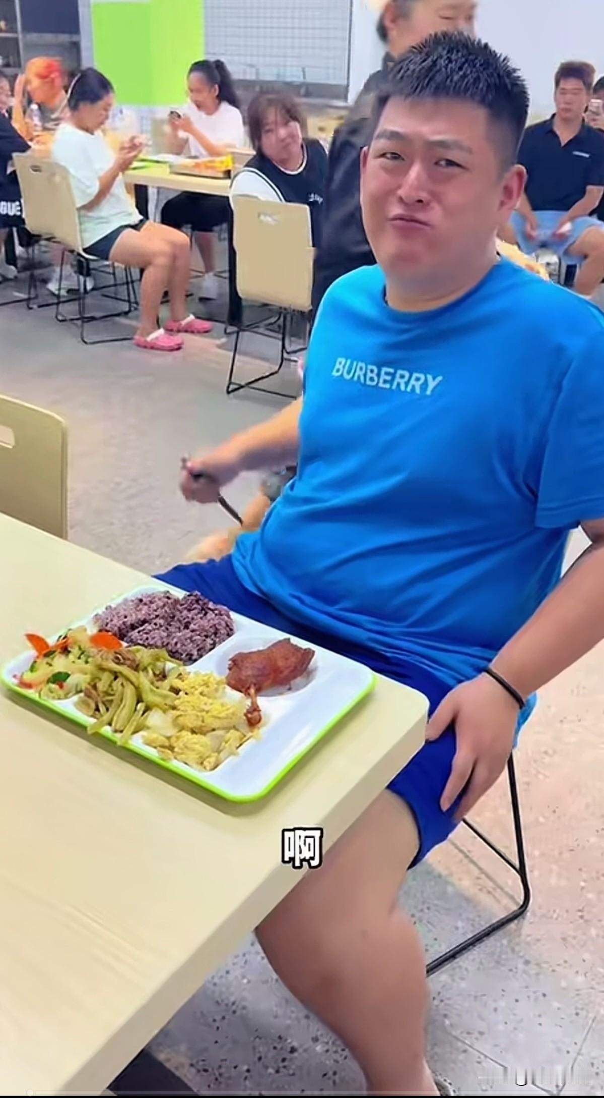 有一说一，凭赵本山老师这块金字招牌，这资源逆天了。赵大牛混娱乐圈是轻而易举的事。