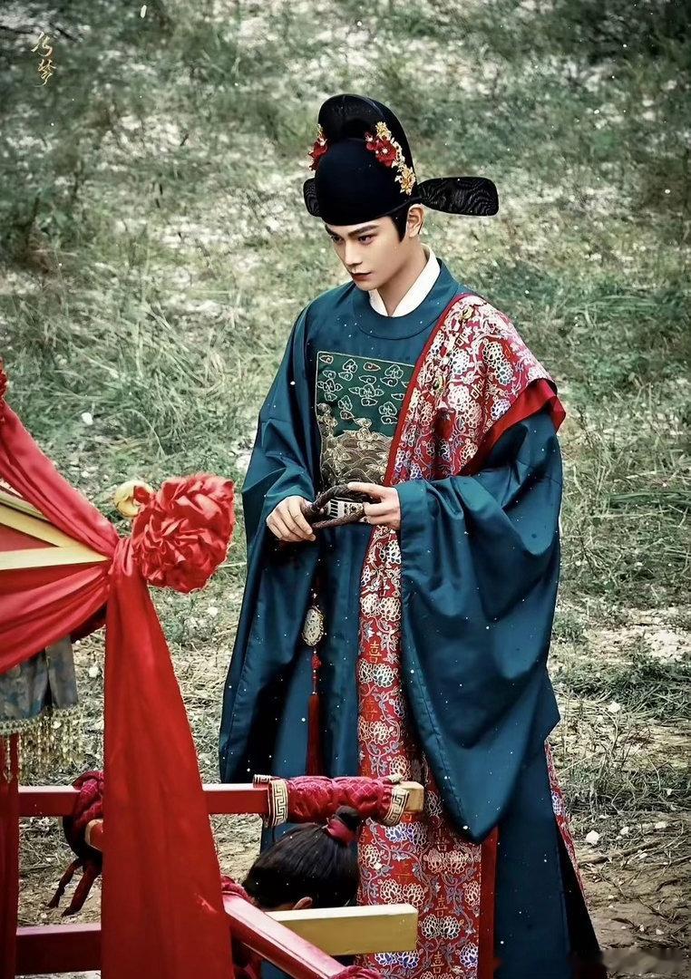 丁禹兮邓恩熙互相顶号丁禹兮邓恩熙也太会营业了，互相顶号操作新颖有趣，剧中两人从陌