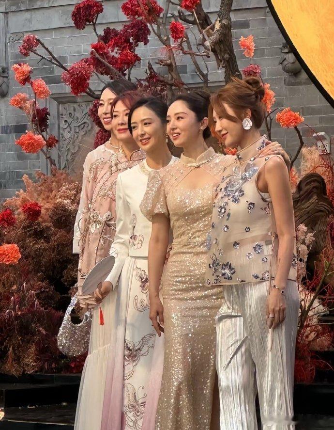 我天，丫丫真的好出众董璇伴娘团有佟丽娅 ​​​