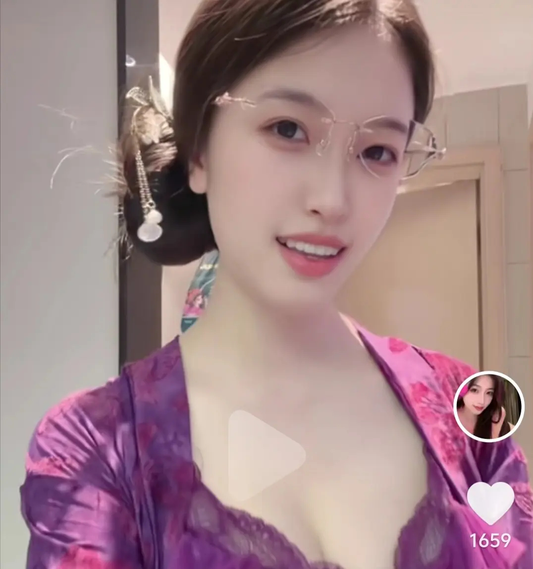 这怎么那么像虞书欣呢？不过虞书欣没她漂亮，粉丝肯定是急了 