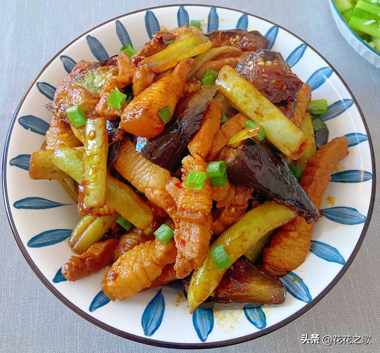 黄瓜🥒茄子🍆这两个应该算是当季菜了吧，今日午餐就吃他们两个啦！

茄子配豆角