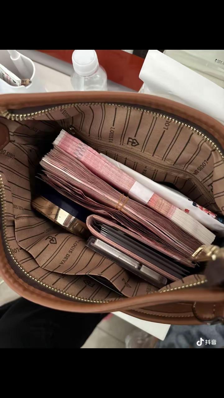 别撩我，三五百我看不上，三五千我自己有，三五万我能挣，三十万五十万你又不舍得，我