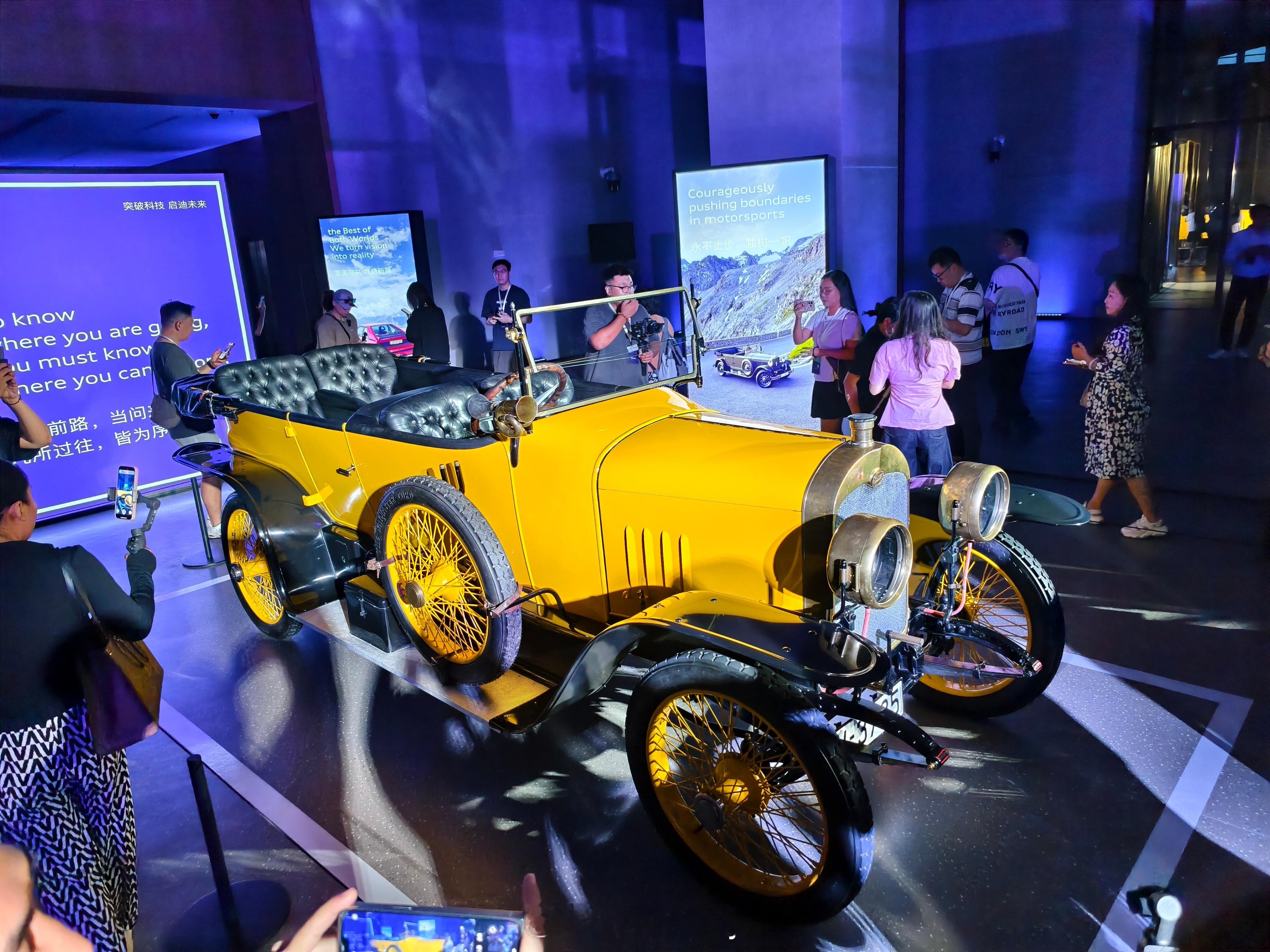 奥迪 E5 Sportback上市发布会第一次见真车，真帅啊！尤其是尾部很有科技