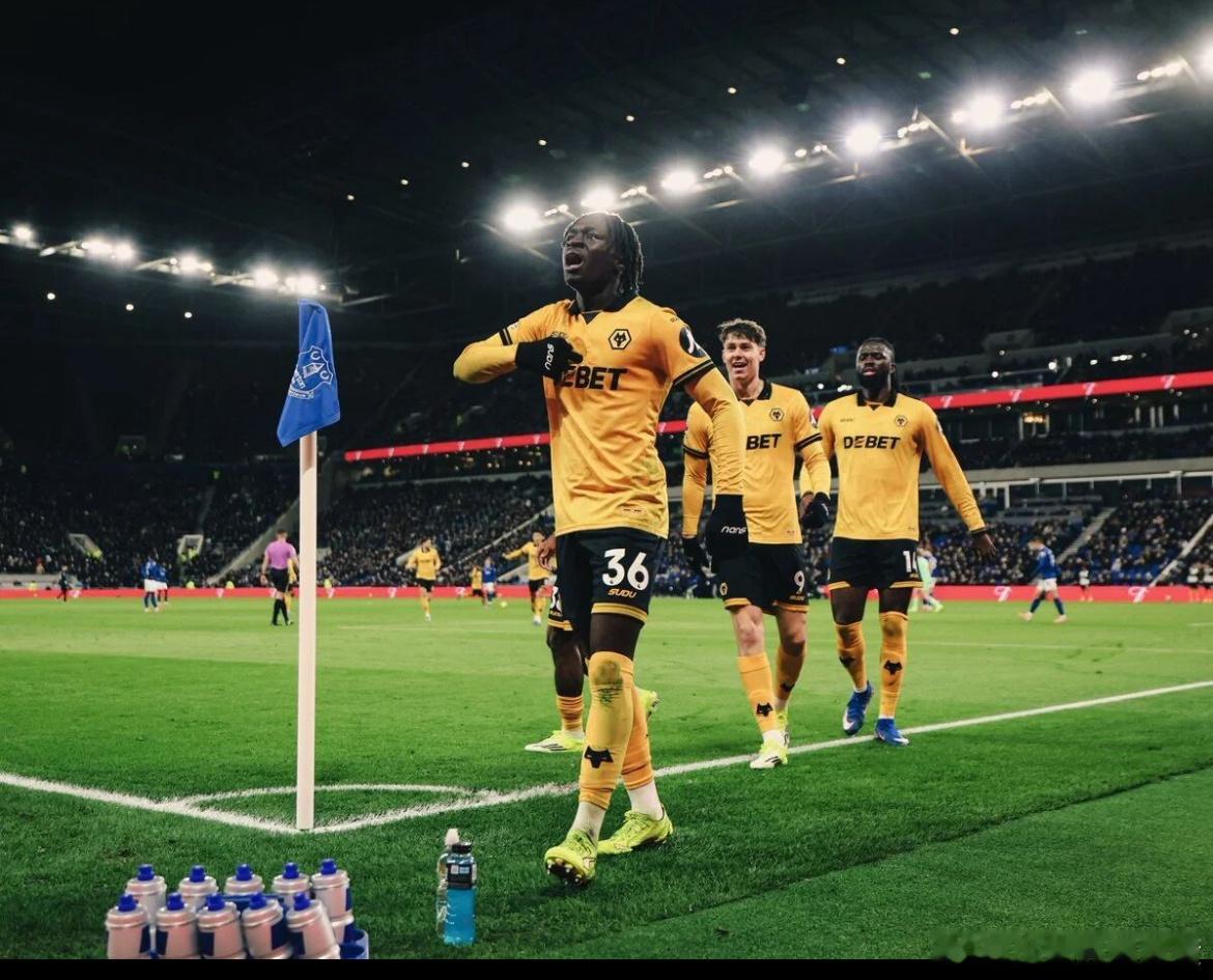 周五 英超看法012 狼队vs阿斯顿维拉 狼队基本锁定降级，已摆烂重建，战意全无