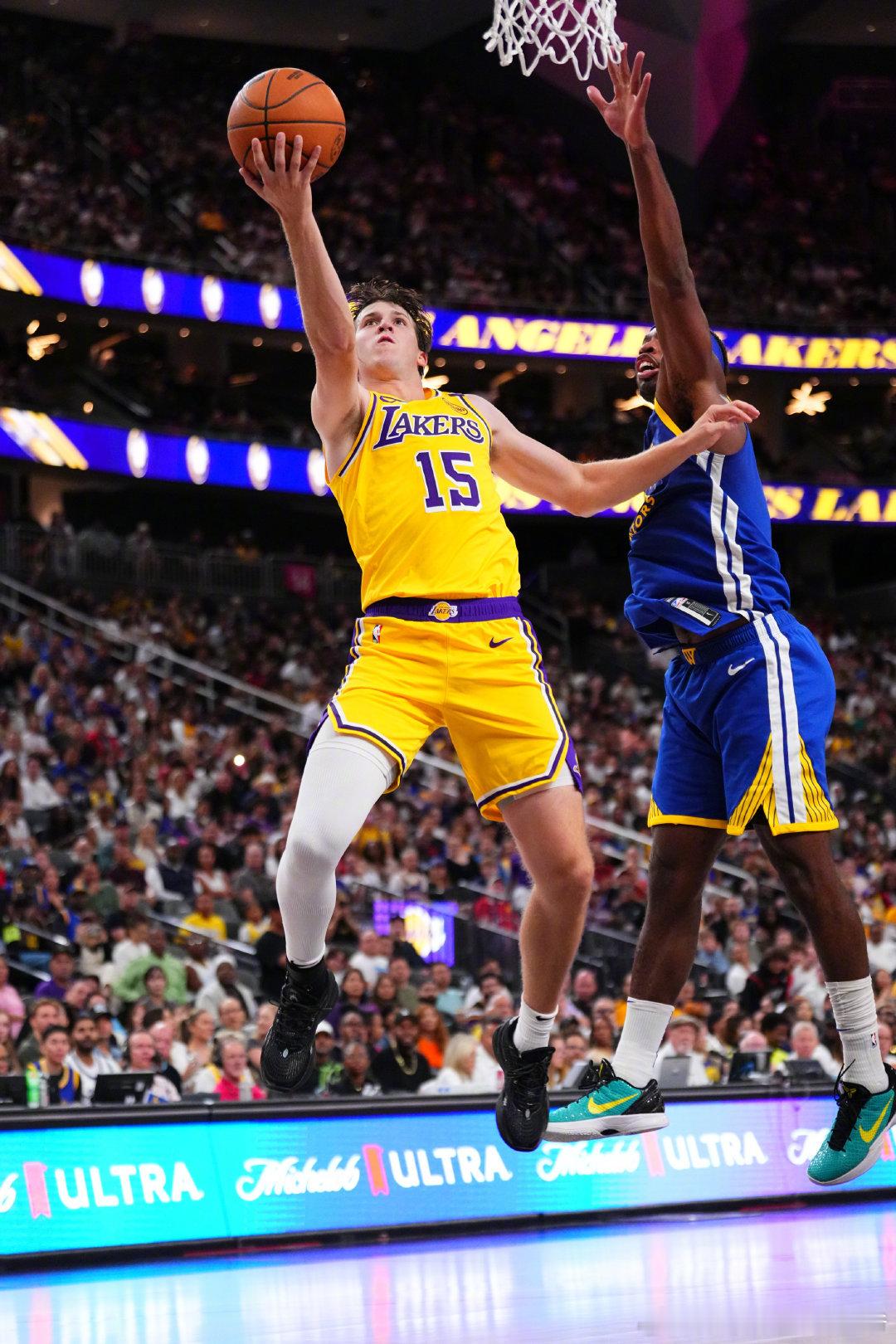 三节战罢，湖人70-勇士83#湖勇大战# #勇士vs湖人# #NBA季前赛# ​