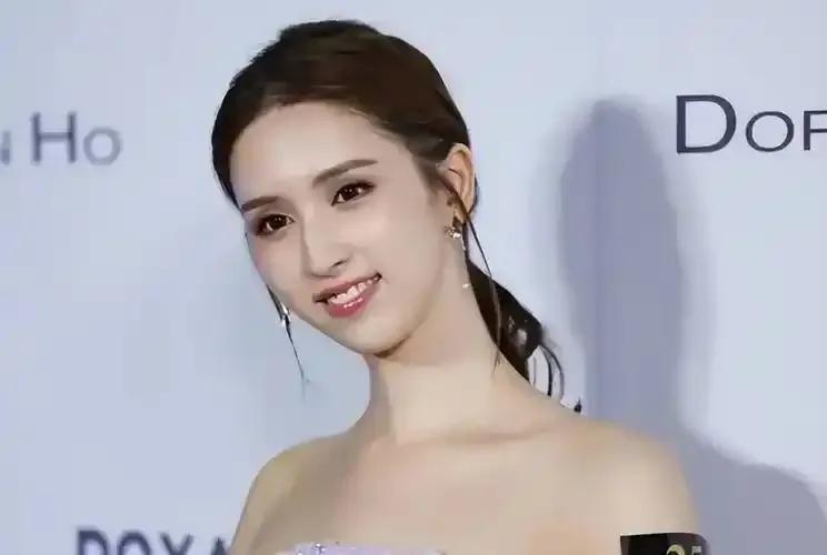 何天儿的前半生，像被命运开了个残酷的玩笑。16岁就拿下全国青少年体操锦标赛冠军，