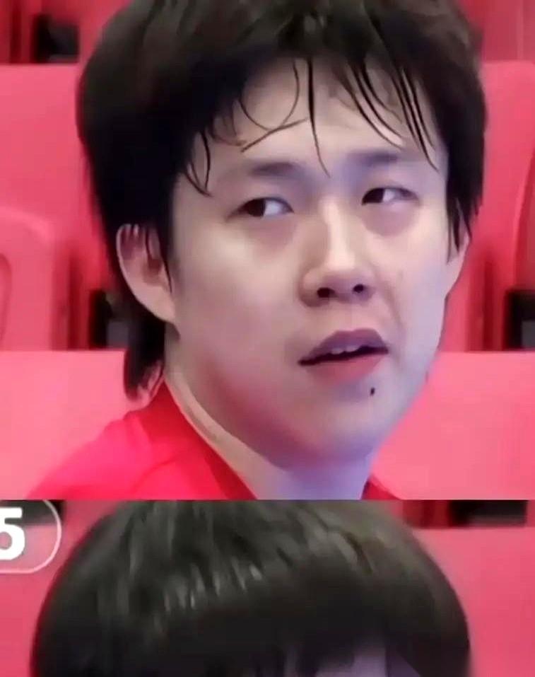 明天中午12点20分，全锦赛的球拍还没挥起来，一张同框对比图先在各大讨论群里炸开