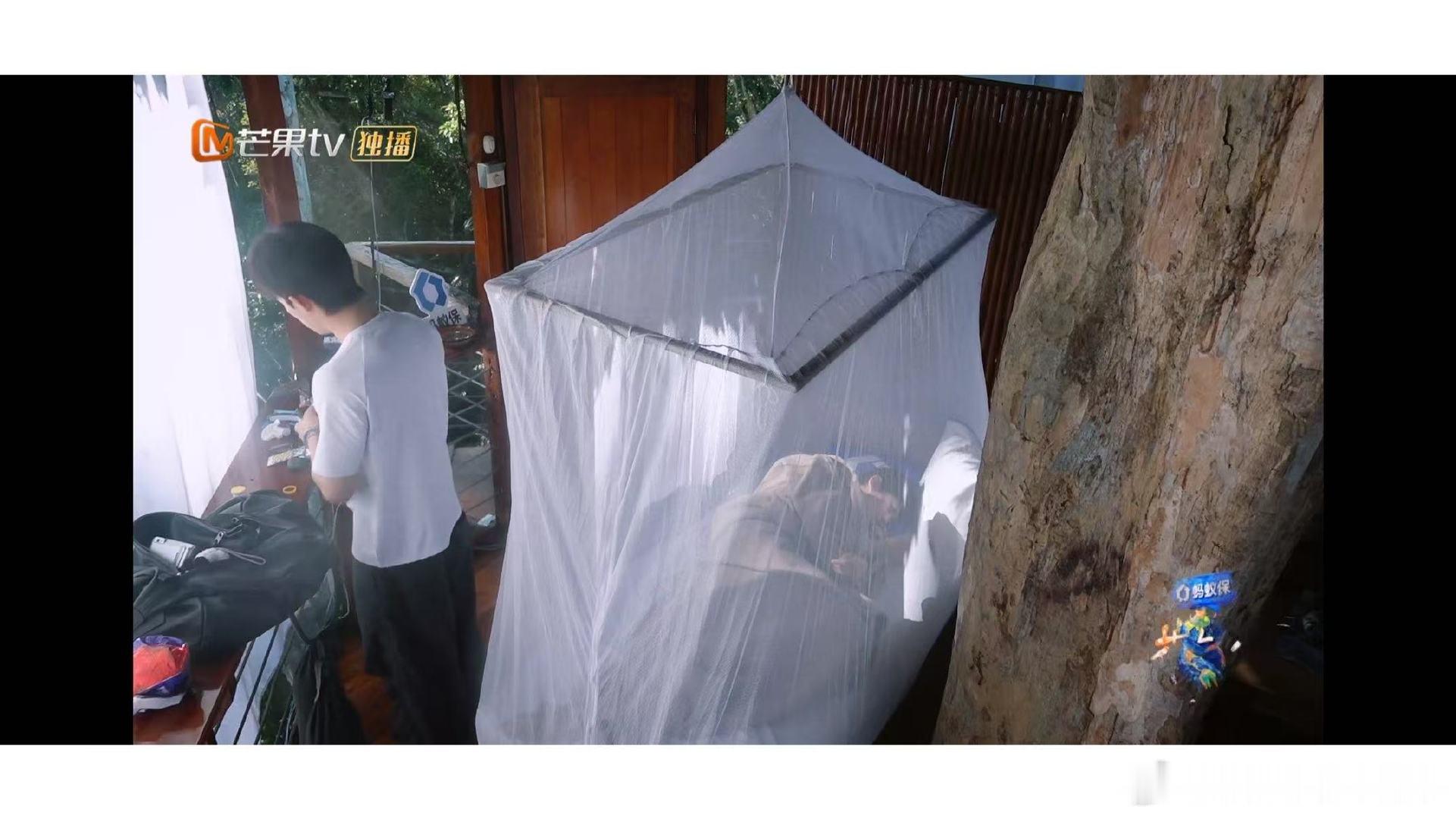 邓为给王星越说嗓子疼好软萌邓为自己不适还不忘关心吴君如 邓为嗓子疼吞咽很疼，王星