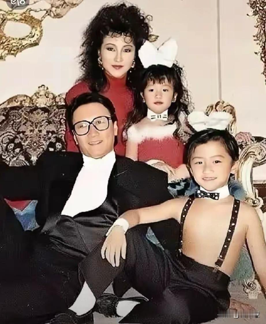 看看霆锋和婷婷有多可爱，看看拉姑当年有多惊艳[奸笑]