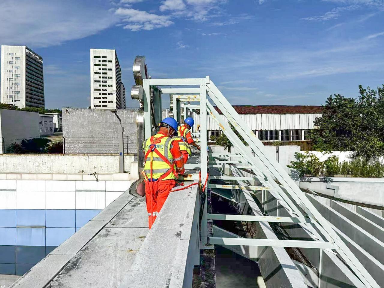 迎战台风巴威宁波全面检修市政设施筑牢防线 台风“巴威”逼近，宁波市政设施中心开展