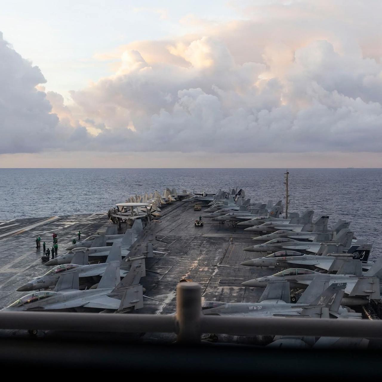 今天，美国海军杰拉尔德·R·福特号航母抵达以色列北部海岸附近海域。这艘世界上最大