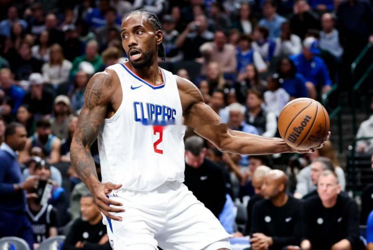 今日，NBA常规赛继续进行，快船在主场以112-99战胜活塞。此役，伦纳德全场2