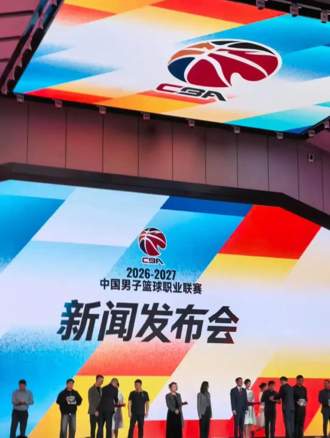 尬聊CBA！常规赛第5轮战罢，目前有“两个最大的悬念”待解，其中，第二个悬念已呼