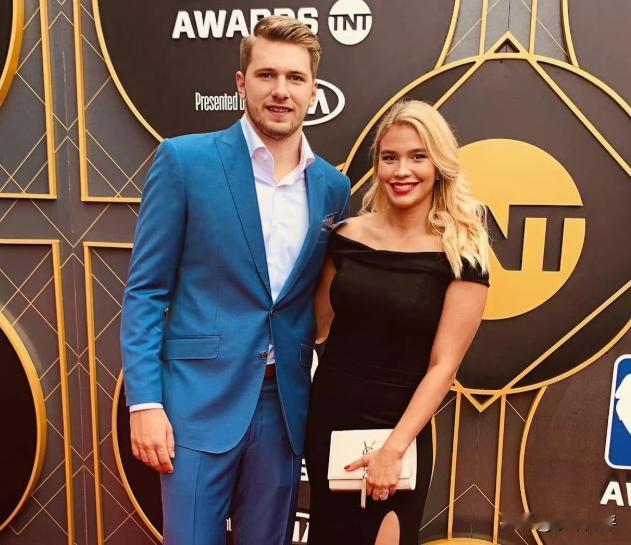 独行侠队的超级核心卢卡·东契奇，铁定要缺席接下来的比赛了，
官方给的理由是个人原