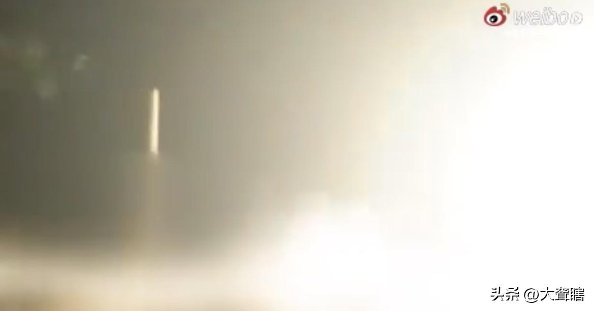 靠近就打，伊朗导弹再次打击美军航母！
据《俄罗斯卫星通讯社》消息，伊朗再一次对美