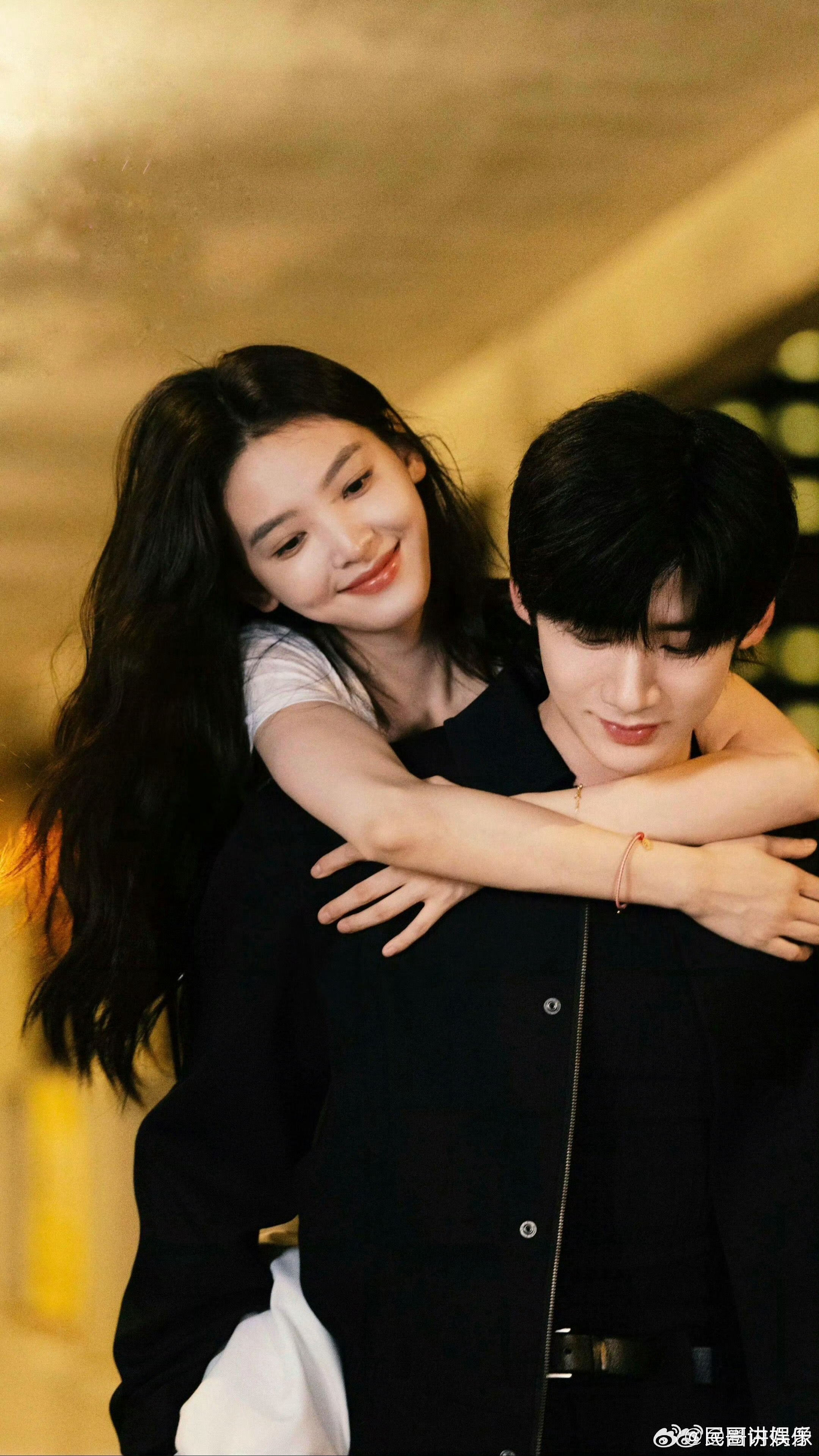 白敬亭包场章若楠冬去春来 《难哄》粉狂喜！白敬亭包场支持章若楠，情谊双向奔赴，新