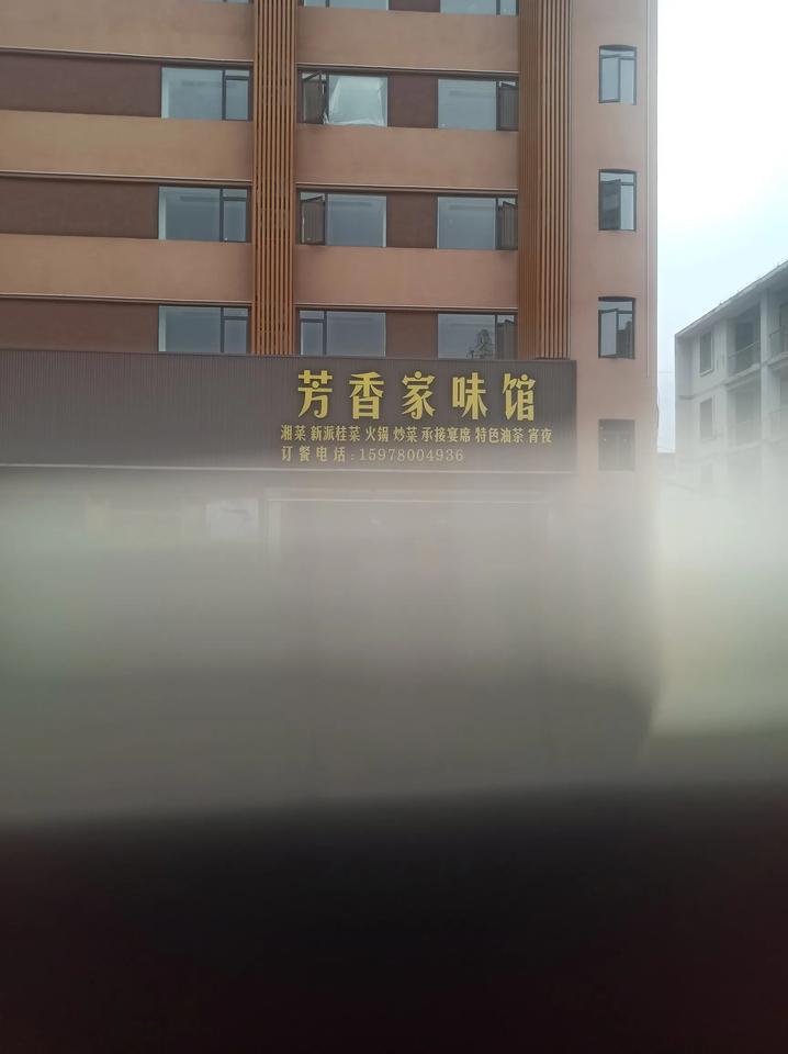 哦