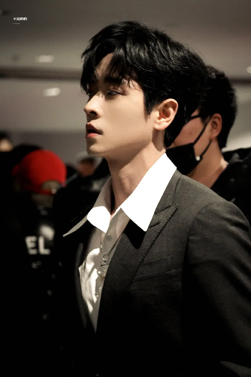 你身上的味道 瞳孔的深浅 怀抱的温度 总有一天我会知道的