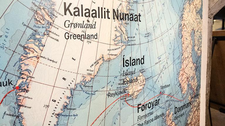 新闻快讯——英媒：特朗普若拒北约格陵兰部署 欧盟拟制裁美科技企业与银行
《每日电