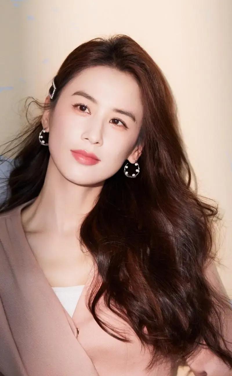 终于知道，为什么黄圣依想和解人家不理她了。原因很简单，不是星爷记仇也不是他不够大