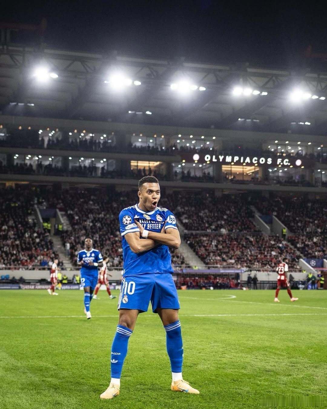 姆巴佩  握紧小拳拳，飞起来头球破门，龟龟会武功🥰 